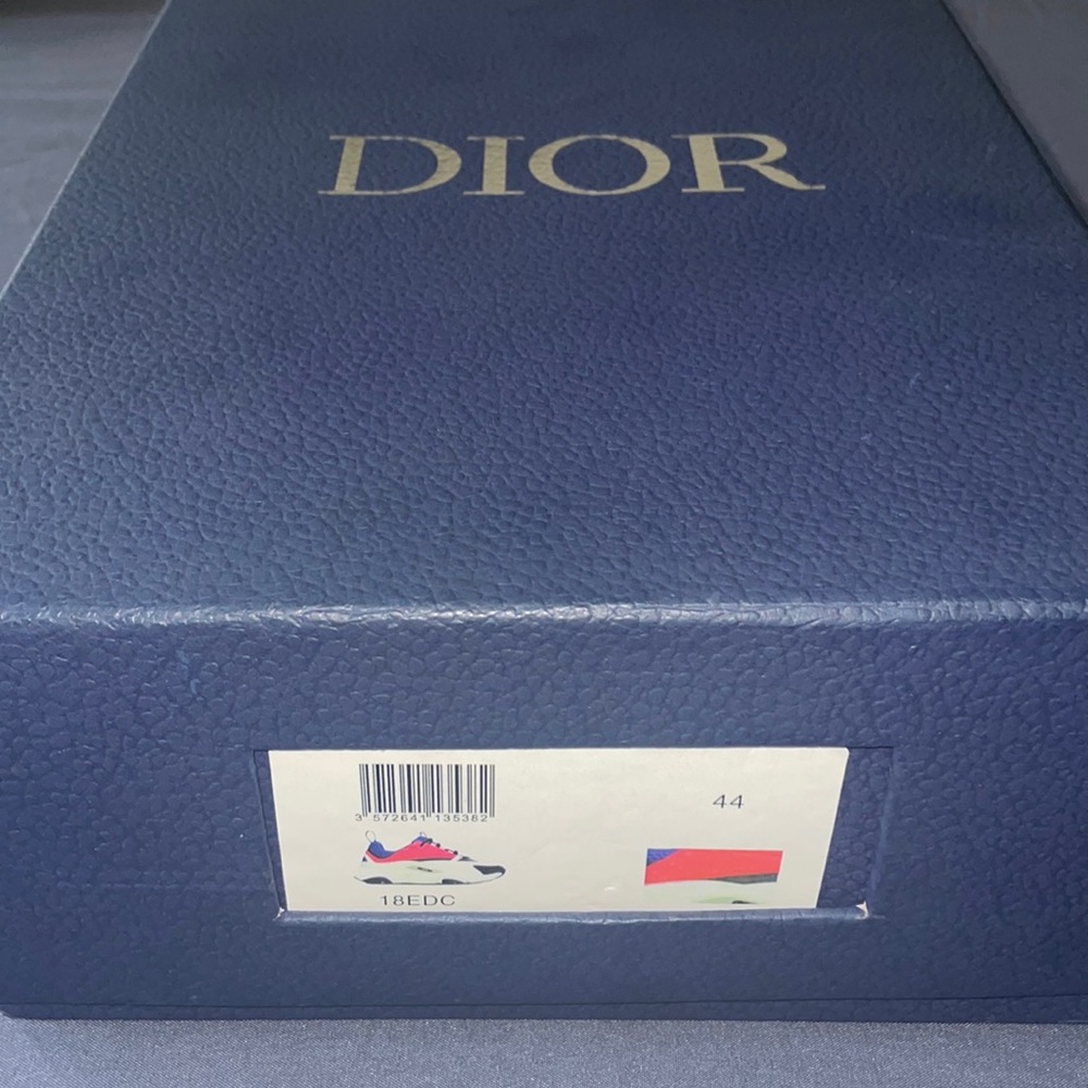 Great condition Dior B22’s in box & everything. Used 1x for my birthday.